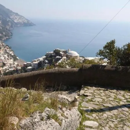 بيت ضيافة - In *